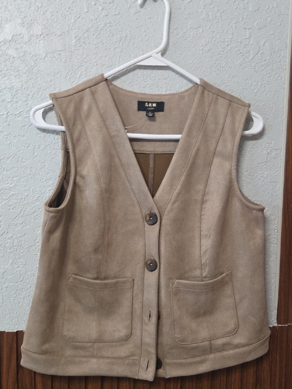 AUW LA/NY Women's Faux Suede Button Down Vest Top with Pockets  Small.